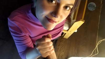 Aṣoju onihoho ile ti Ilu Rọsia pẹlu idite dick ati ikun ti o jinlẹ ti o dara